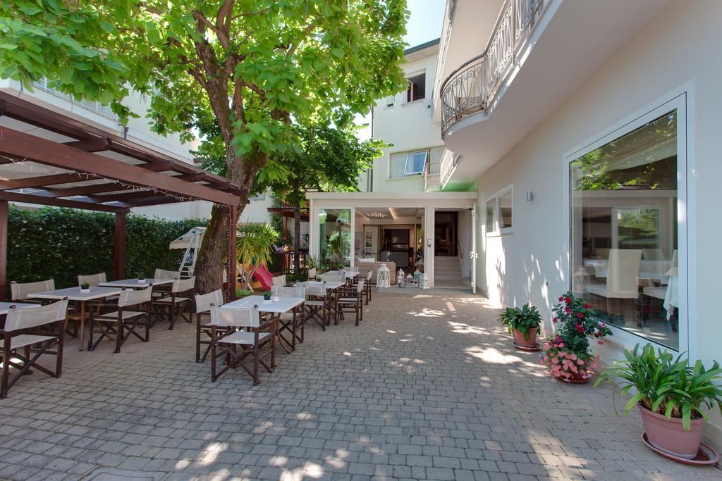 B&B Airone Cervia - Camere E Appartamenti Exteriör bild